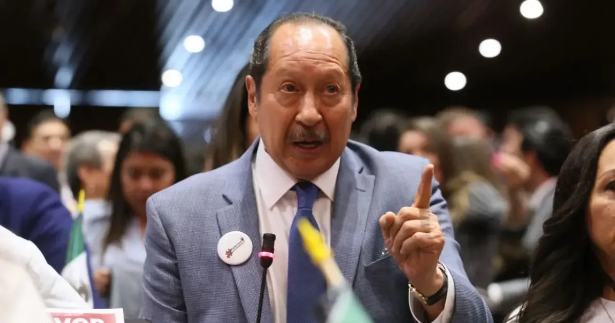 Leonel Godoy Rangel, exgobernador de Michoacán, bajo la lupa por su título académico.