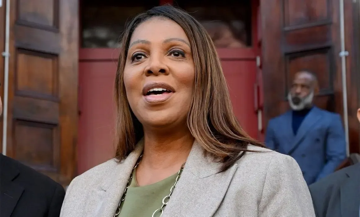 Letitia James durante el anuncio del Proyecto de Observación Legal en Nueva York.
