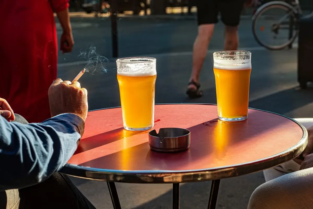 Las medidas implementadas en Letonia ofrecen un modelo para reducir el consumo excesivo de alcohol.