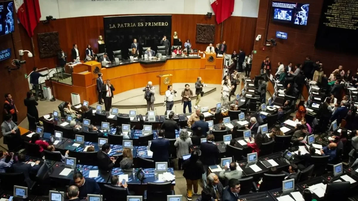 El oficialismo inicia el camino hacia las elecciones estatales con solicitudes de licencia.