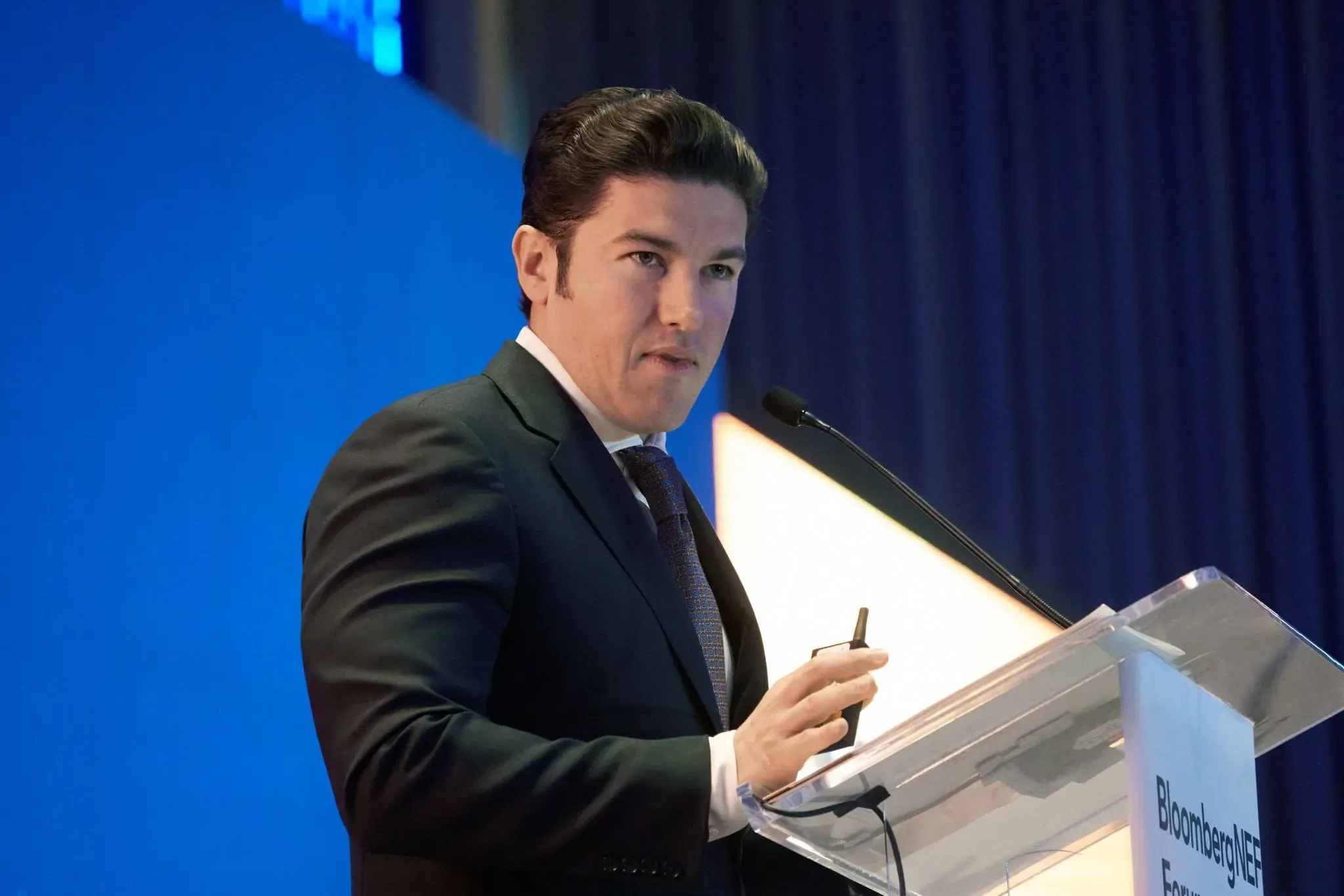 VIDEO | Abucheos a Samuel García con presencia de la presidenta Sheinbaum