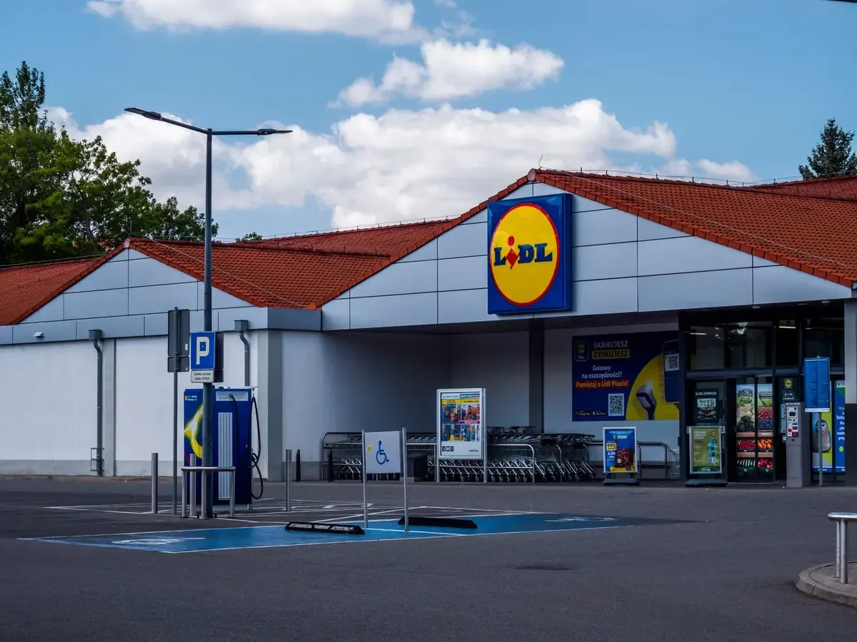 La apertura refuerza la presencia de Lidl en Barcelona y ofrece productos innovadores y locales.