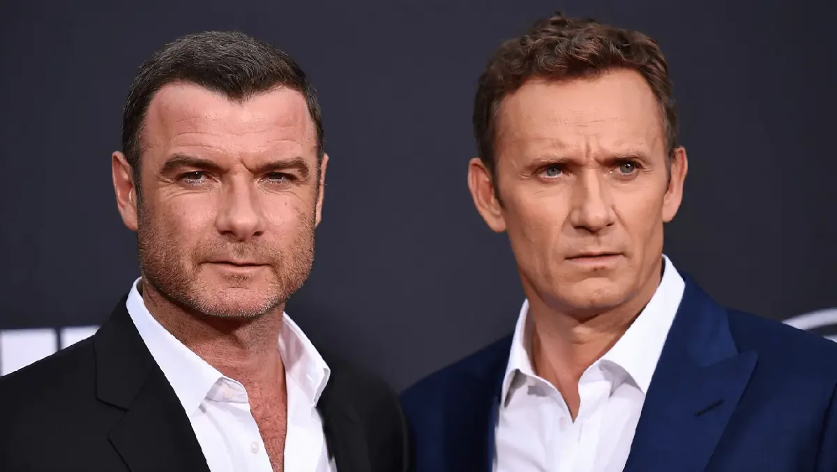 Los nuevos proyectos de Liev Schreiber y Stephen Graham prometen explorar conflictos humanos y cuestiones culturales.