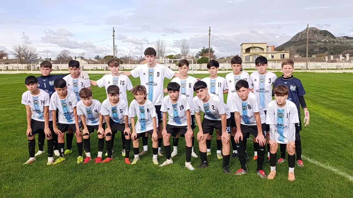 La derrota en su primer partido del torneo juvenil destaca la necesidad de recuperación para el equipo.