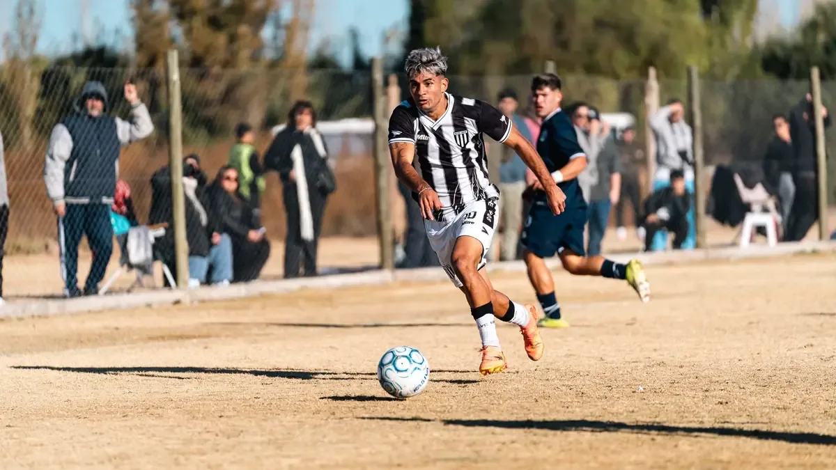 La Plata presenta Liguero, un juego que redefine el fútbol amateur y sus decisiones personales.