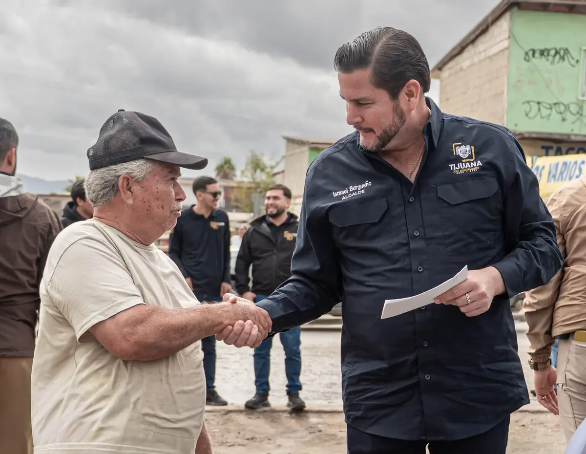 La limpieza del canal busca prevenir inundaciones durante la temporada de lluvias en la colonia El Pípila.