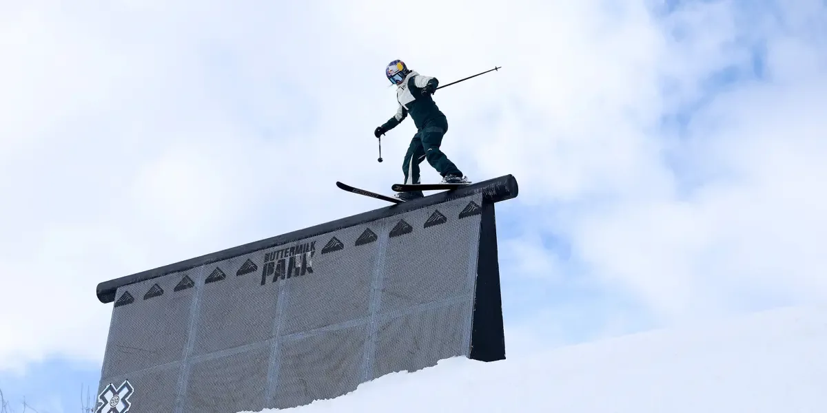 Lindsey Vonn compitiendo en un evento de esquí alpine previo a los Olímpicos.