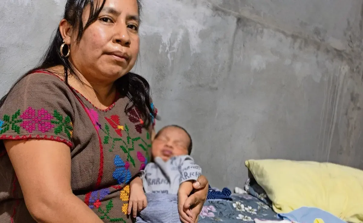 La violencia obstétrica y la falta de personal médico dificultan el parto en hospitales de Oaxaca.