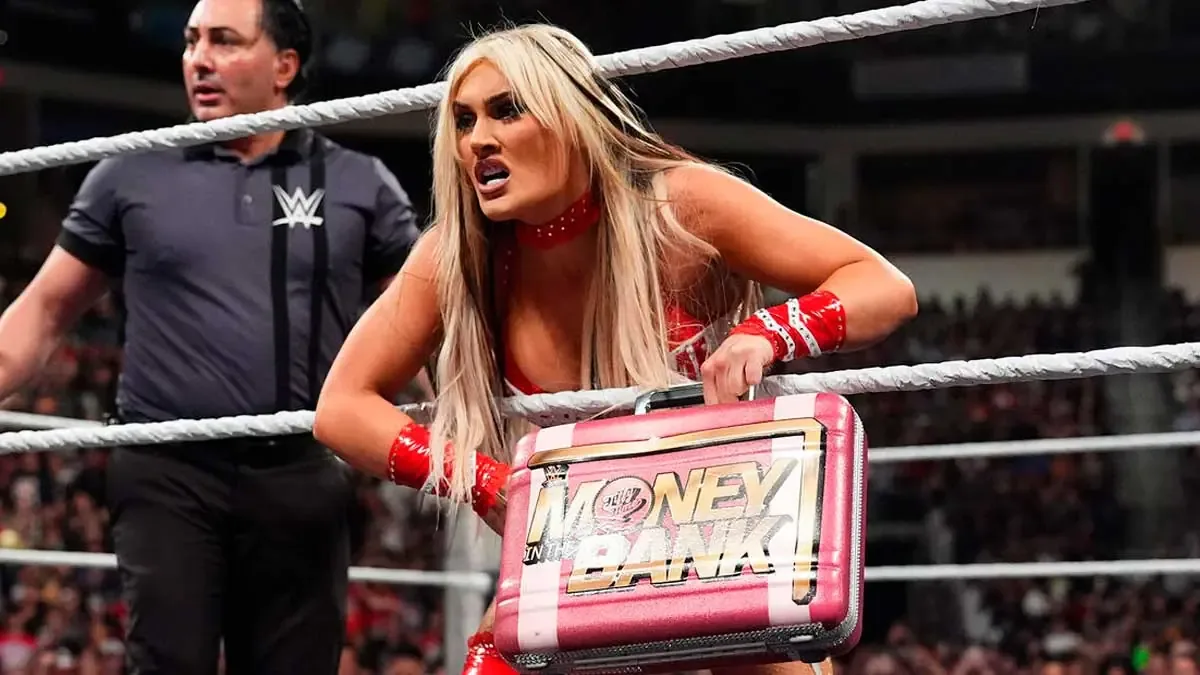 Una defensa caótica del título culminó en descalificación y dejó a Liv Morgan sin perder su cinturón.