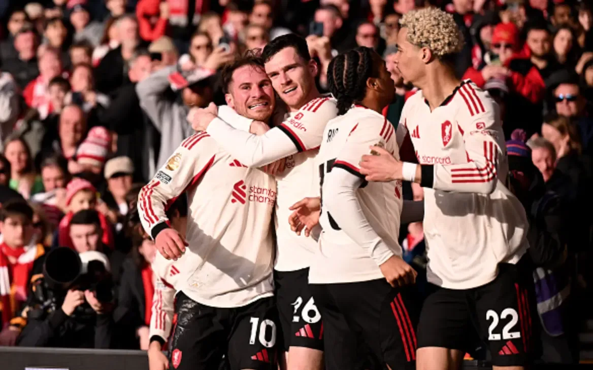 Liverpool busca volver a la Champions ante un West Ham en problemas.