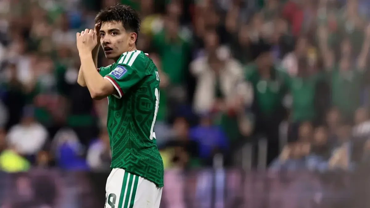 El mediocampista mexicano de 17 años, destacado en el Mundial, atrae el interés de grandes clubes europeos.