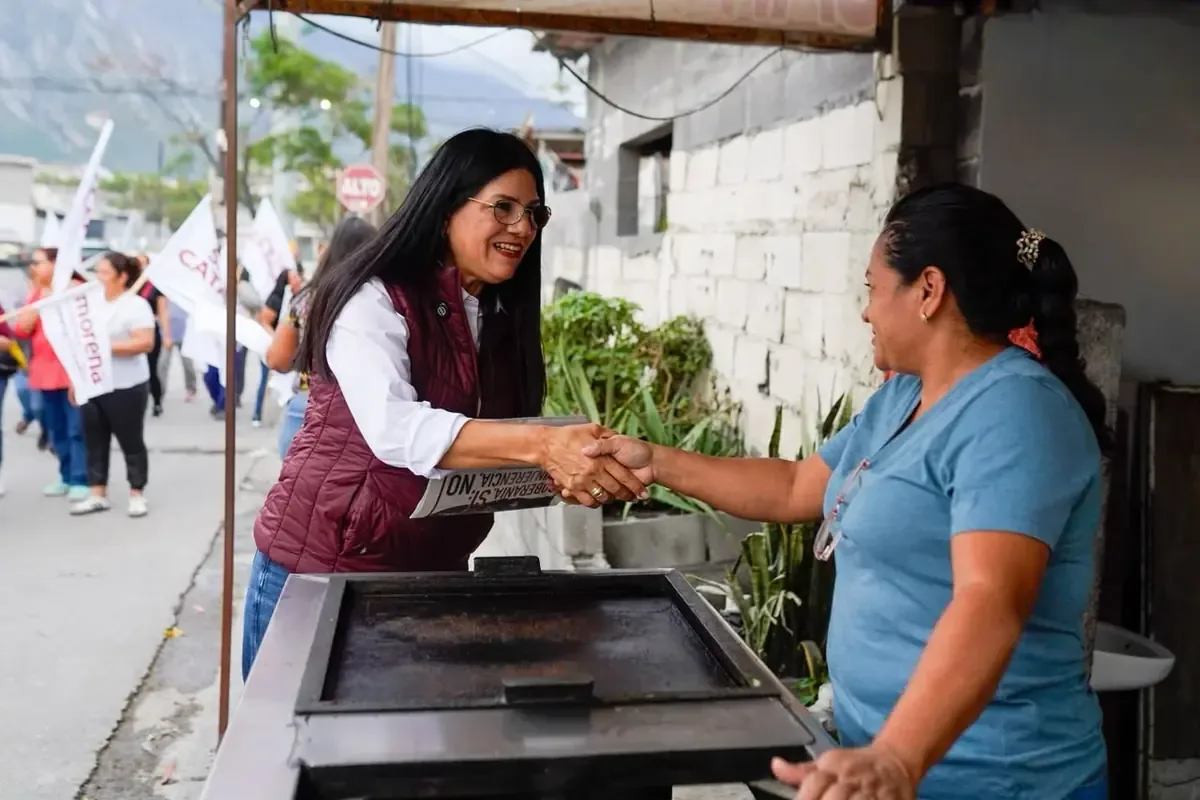 La aspirante a la Coordinación Municipal dialogó con mujeres para conocer inquietudes del movimiento.
