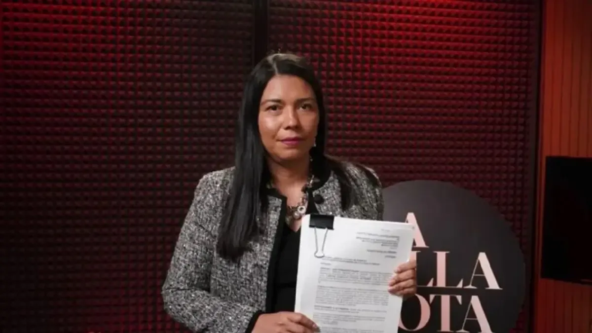 Lizzette Cáceres alega despido injustificado después de reportar irregularidades en pagos laborales.