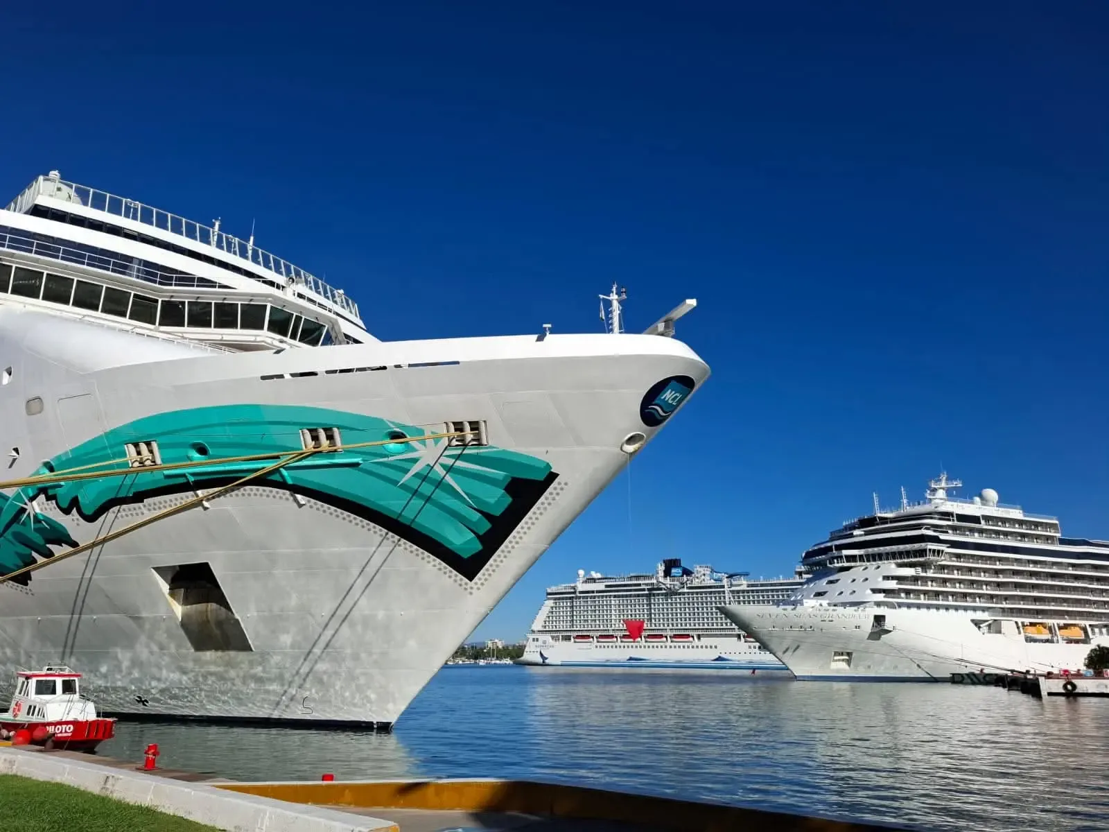 Llegada de tres cruceros refuerza la importancia turística de Puerto Vallarta.