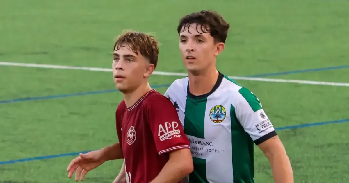 El joven futbolista comparte su experiencia y expectativas en su regreso al fútbol balear.