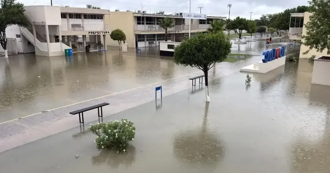Las fuertes precipitaciones ocasionaron inundaciones y filtraciones en varias instalaciones de la universidad en Coahuila.