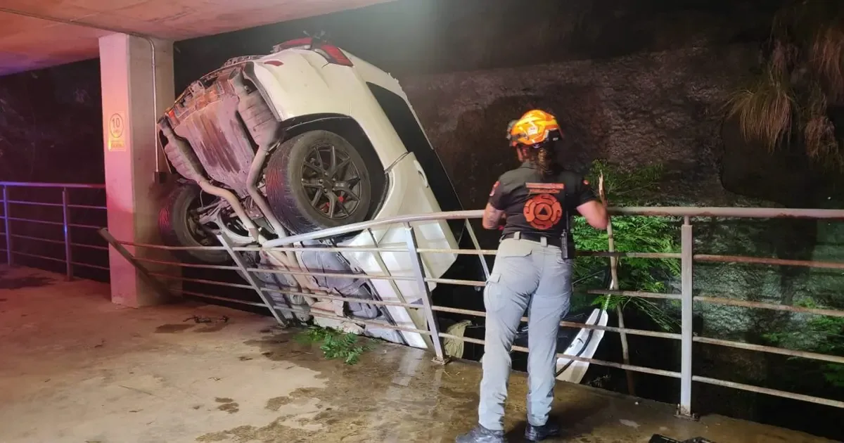 Las intensas precipitaciones han provocado inundaciones y múltiples rescates en el área metropolitana de Monterrey.
