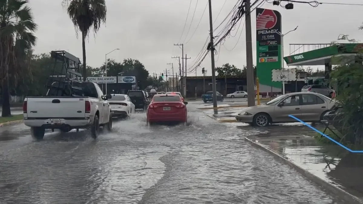 Las precipitaciones recientes ocasionaron acumulaciones menores en banquetas, sin afectar gravemente a la población.
