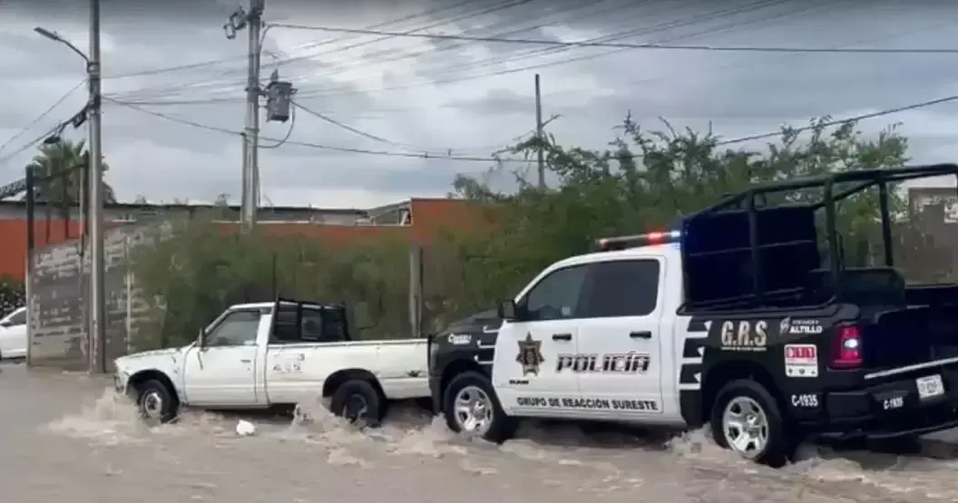 Las lluvias del viernes generaron encharcamientos y auxilios en Saltillo, con saldo blanco y sin lesionados reportados.