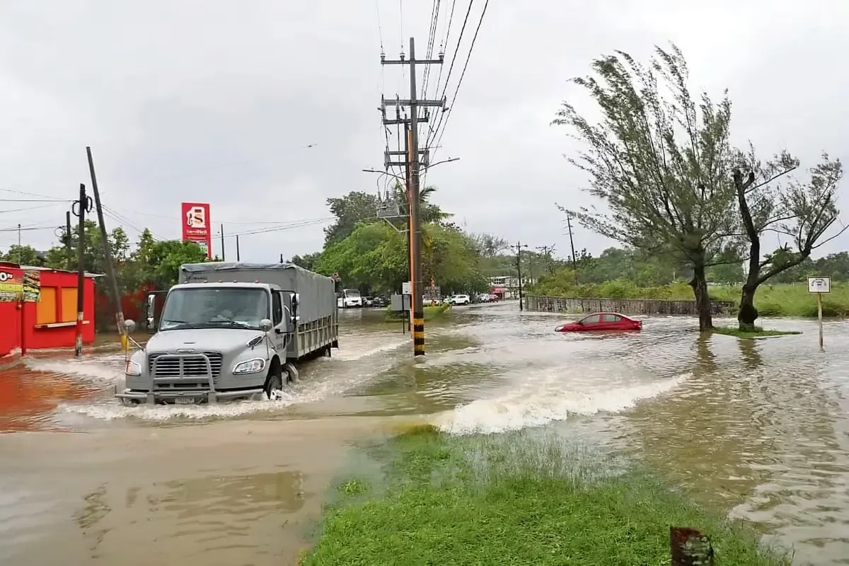 Las fuertes lluvias han desbordado ríos y provocado severas afectaciones en el sur del estado.