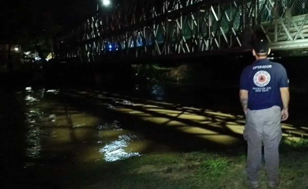 Las intensas lluvias en Veracruz causan el desbordamiento de ríos y la evacuación de habitantes en zonas de riesgo.