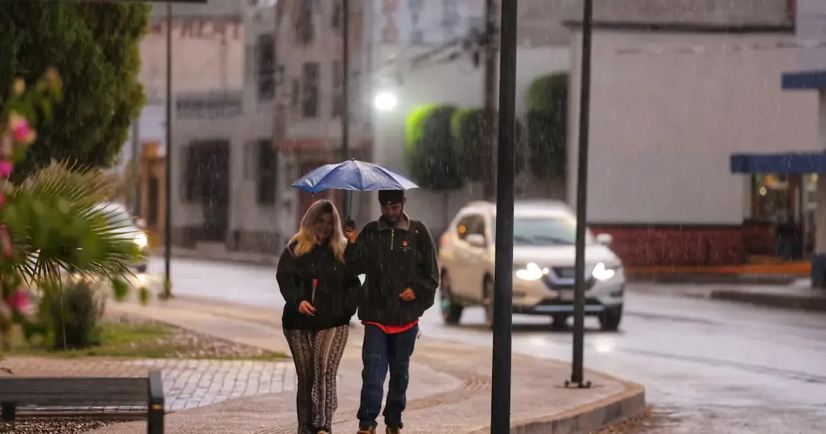 Protección Civil advierte sobre la posibilidad de lluvias moderadas a fuertes en varios municipios de Sonora.