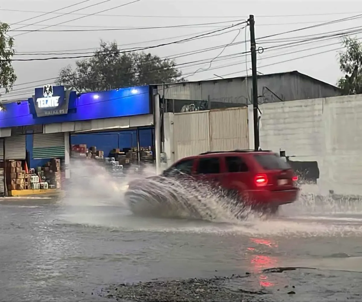 Reynosa sufre inundaciones y cortes de luz tras intensas lluvias que comenzaron el domingo por la tarde.