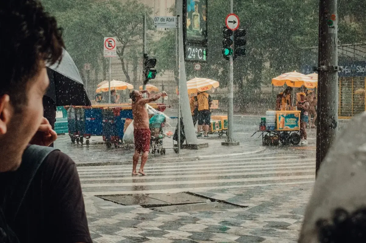 Se prevén lluvias intensas y riesgos de inundaciones en varias regiones.