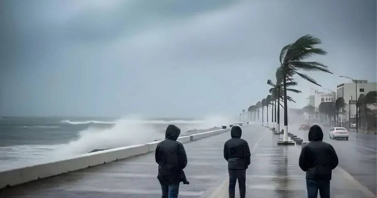 Lluvias intensas y vientos fuertes se prevén en el sureste de México.