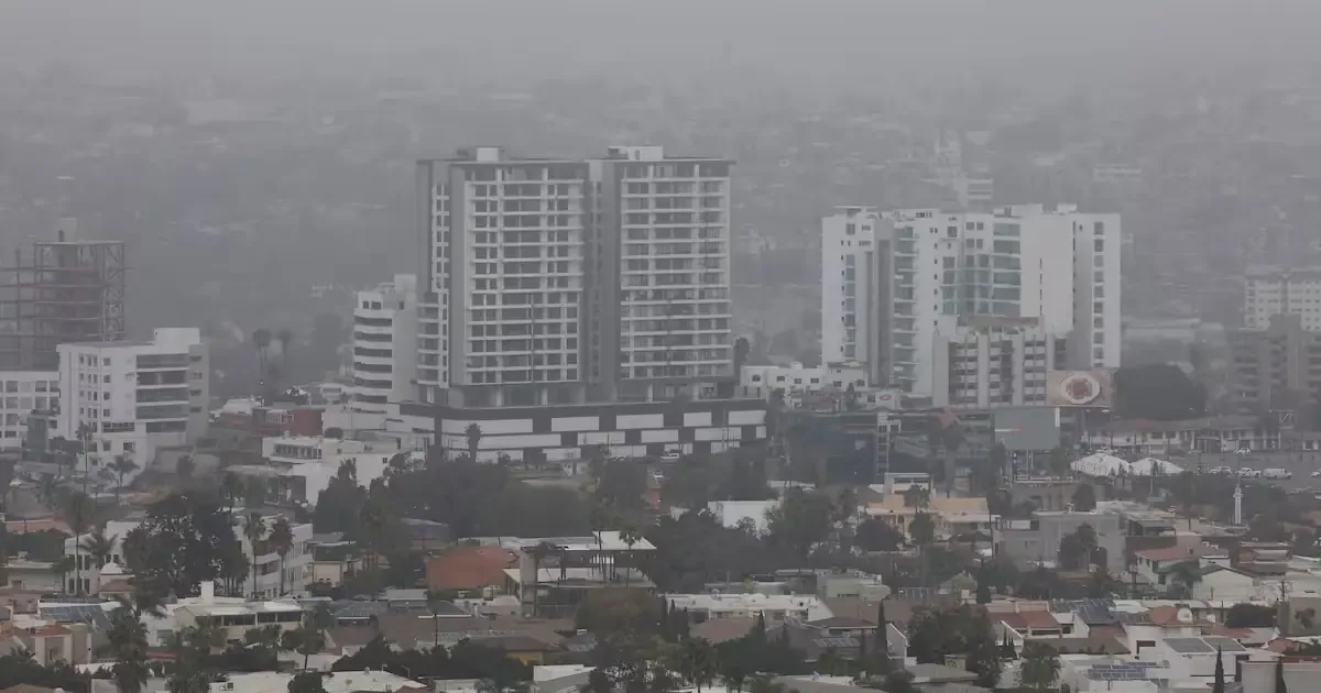 Baja California enfrentará lluvias y actividad eléctrica, con recomendaciones de Protección Civil para la población.