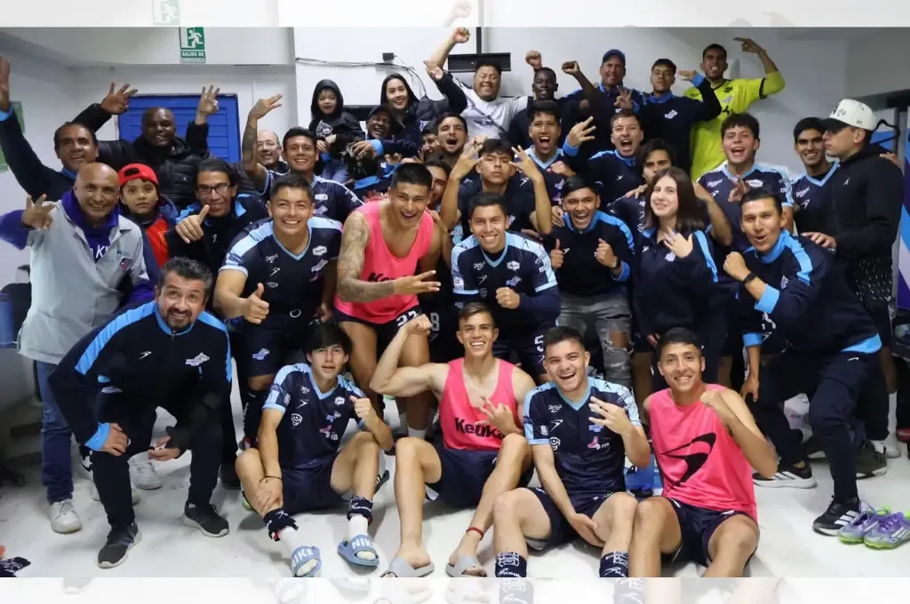Lobos ULMX celebra su victoria en casa frente a Sporting Canamy.