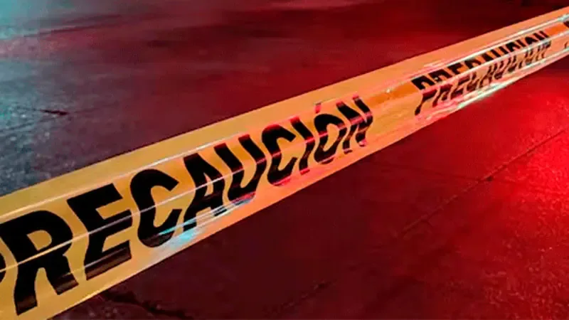 Las autoridades investigan el hallazgo de un cadáver envuelto en plásticos.