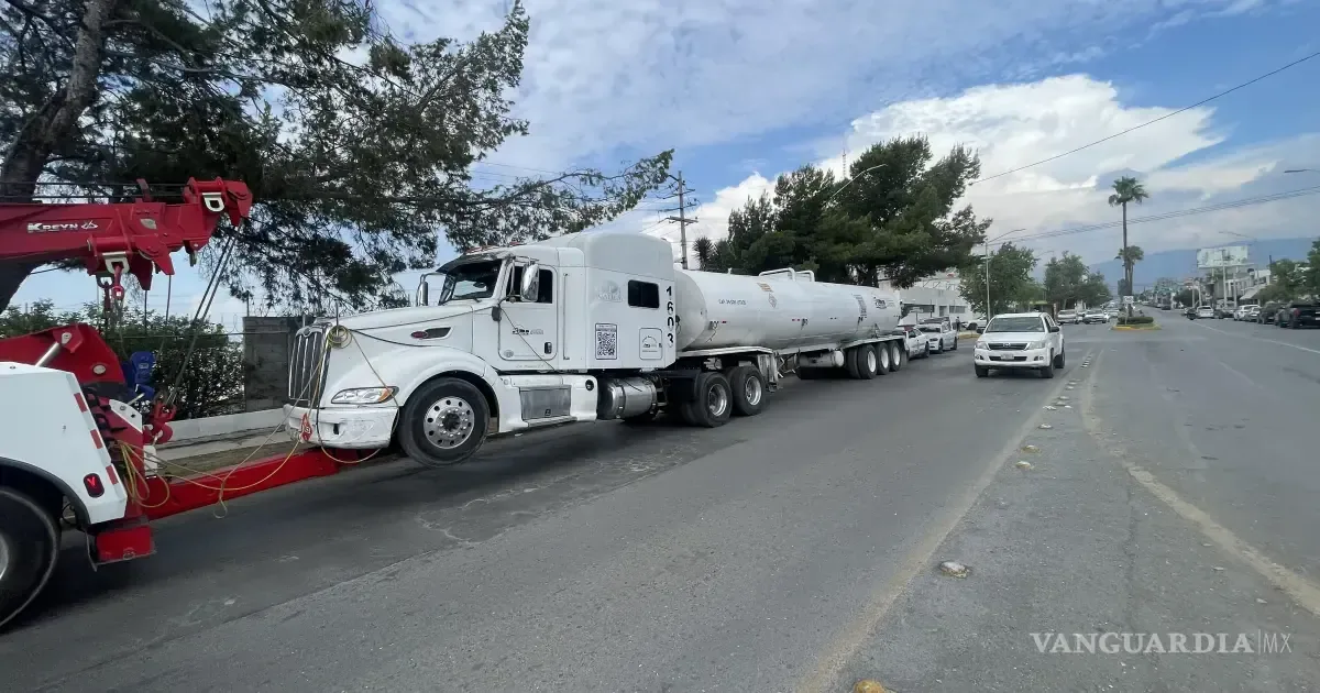 La Guardia Nacional aseguró 30 mil litros de combustible extraído ilegalmente de un ducto de Pemex.