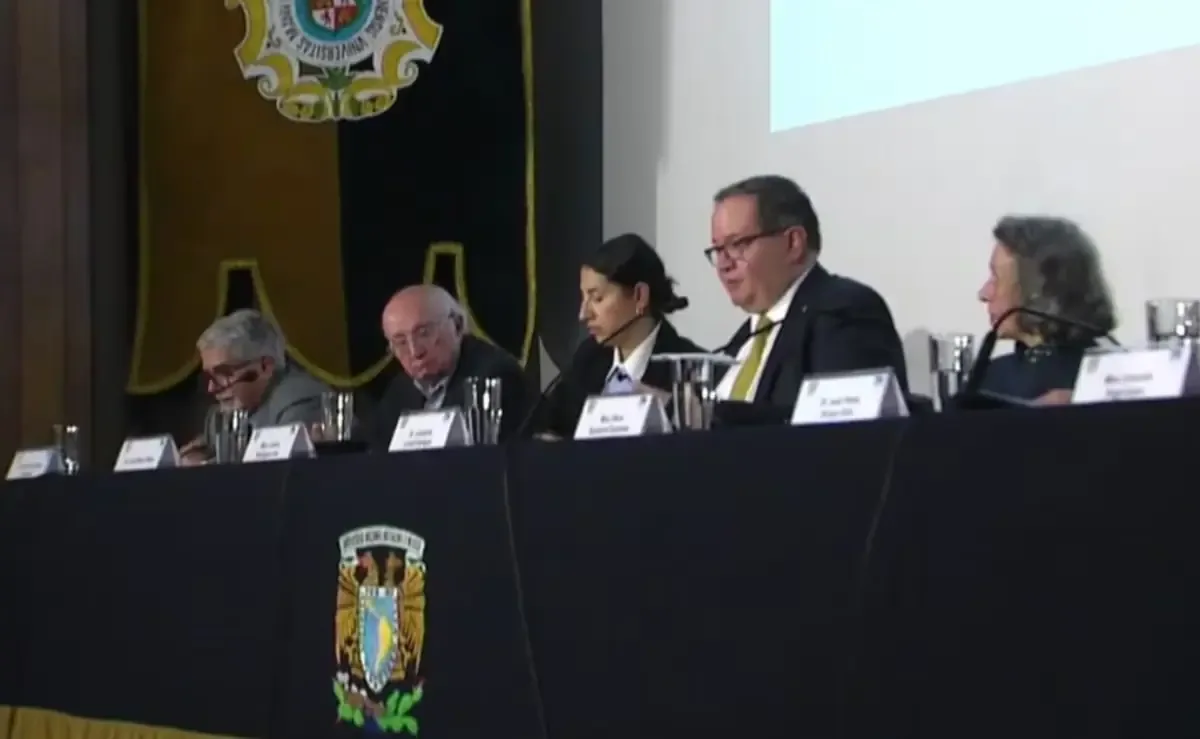 El rector de la UNAM, Leonardo Lomelí, destaca el papel crítico de la facultad ante las políticas económicas en México.