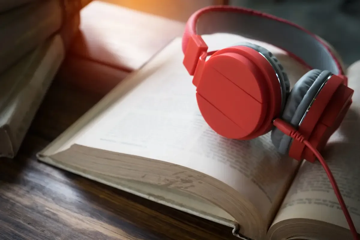 Títulos como 'Sin decir adiós' y 'Domingo' dominan el consumo literario en formato de audio.