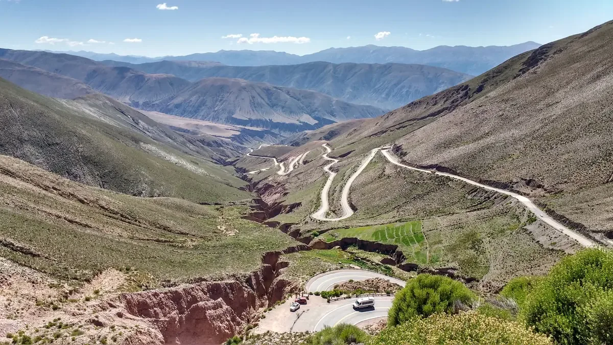 Los daños en llantas y suspensiones superan los 50 mil pesos, según CANACAR.