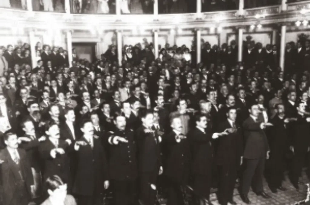 "Los bulevares de León rinden homenaje a sus héroes constitucionalistas."