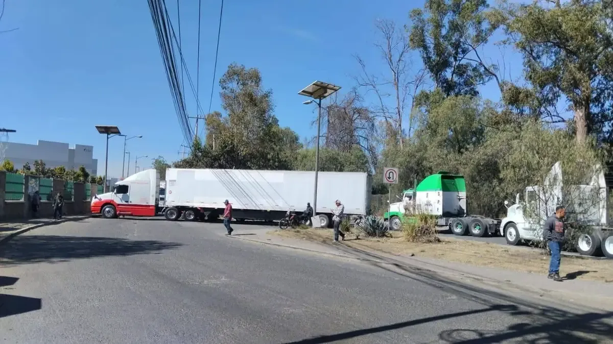 Los conductores se oponen a restricciones de circulación impuestas por el gobierno municipal.