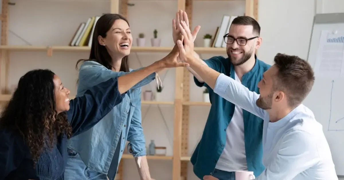 Los datos reflejan que las mujeres comprometidas todavía reciben menos reconocimiento en el ámbito laboral.