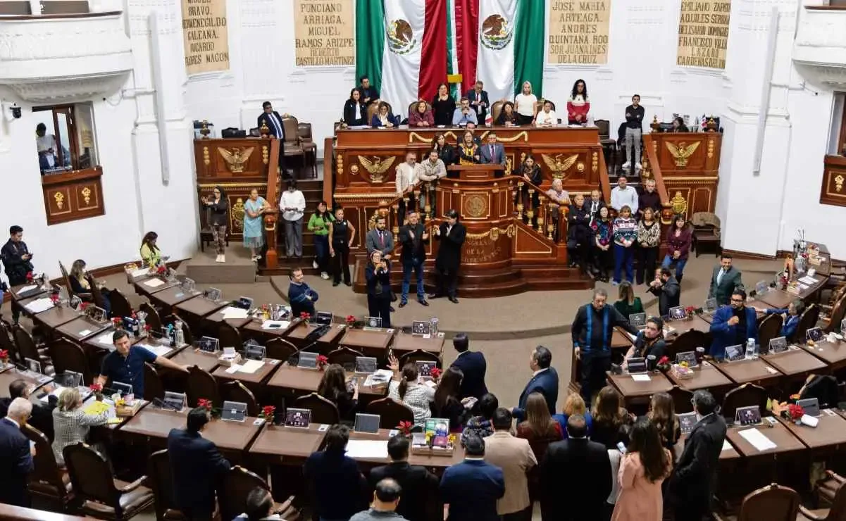 Los diputados de oposición en sesión preparatoria para el nuevo periodo legislativo.