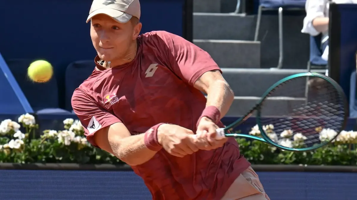 Los españoles brillan mientras se llevan sorpresas en el torneo de tenis.