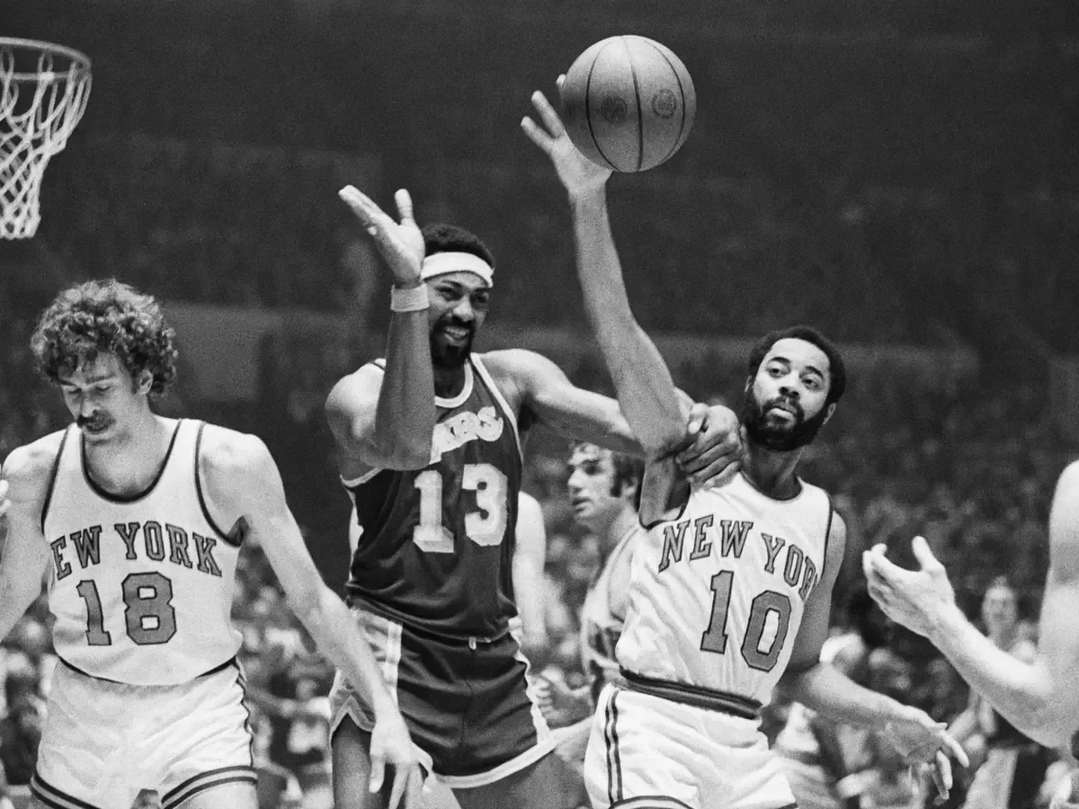 La ciudad que coronó a los Knicks en la NBA vivió contrastes extremos.