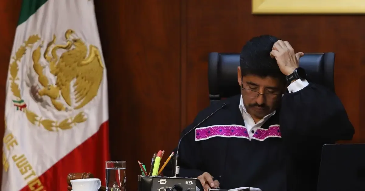 "Los ministros de la SCJN renuncian a sus camionetas Jeep Cherokee tras controversia."