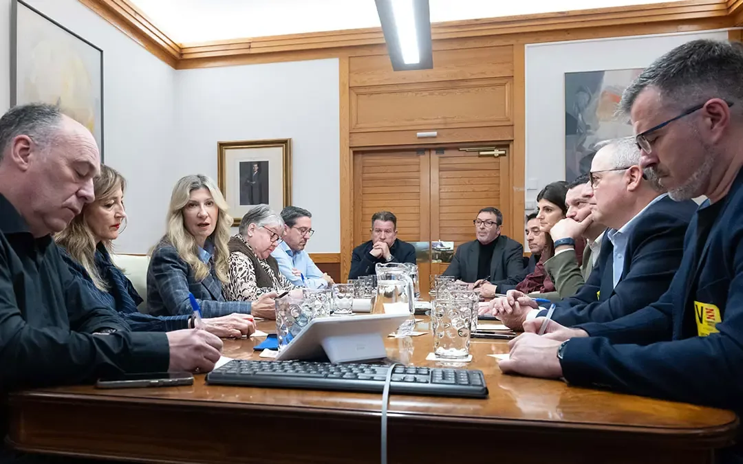 Los municipios afectados se organizan para buscar soluciones ante la incertidumbre económica.
