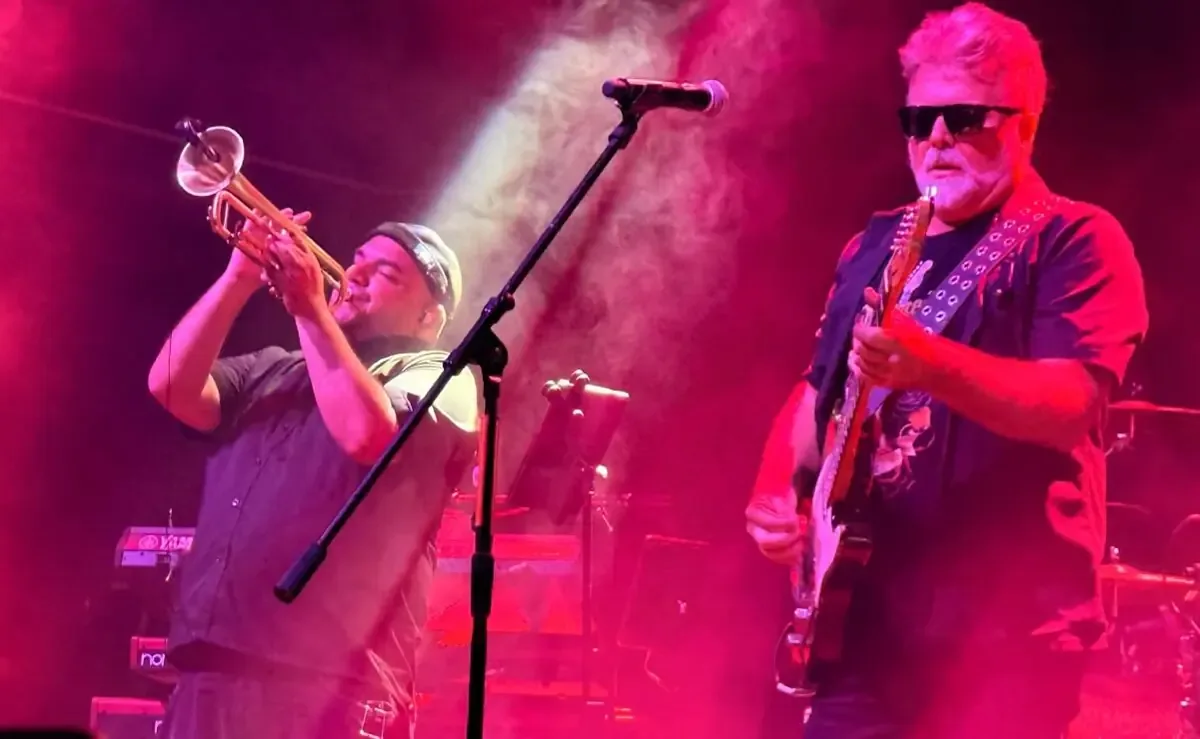 La banda argentina ofreció un emocionante show y homenajearon a Joan Sebastian.