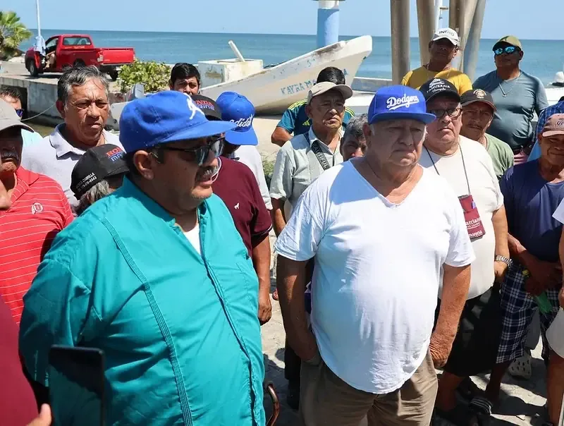 Los pescadores demandan acciones para mejorar la producción marina y enfrentar la crisis provocada por Pemex.