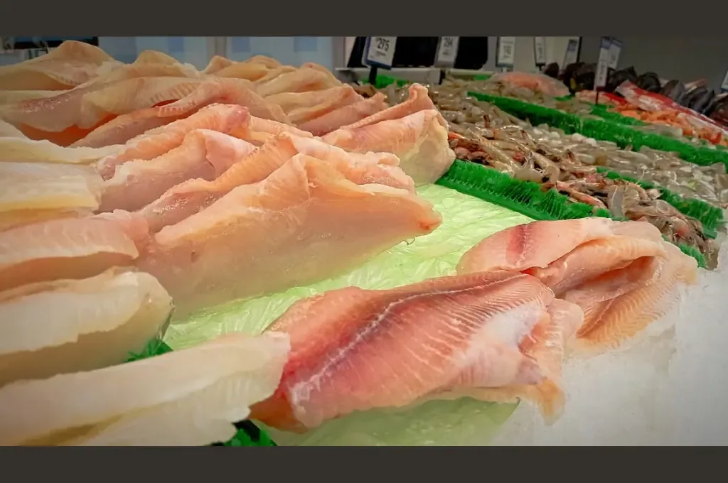 Los precios de mariscos se mantienen estables mientras la carne de res se encarece, sorprendiendo a comerciantes y consumidores.