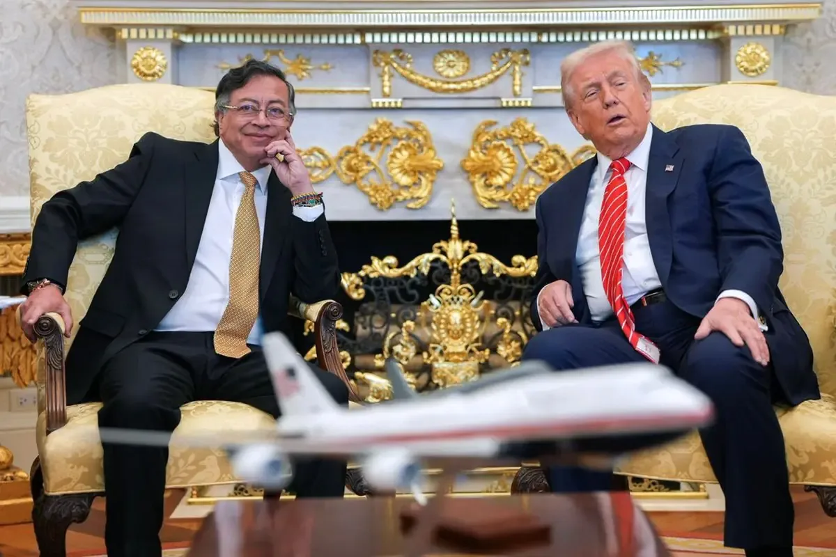 Los presidentes de Colombia y Estados Unidos liman asperezas en un encuentro que aborda el narcotráfico y otros temas relevantes.