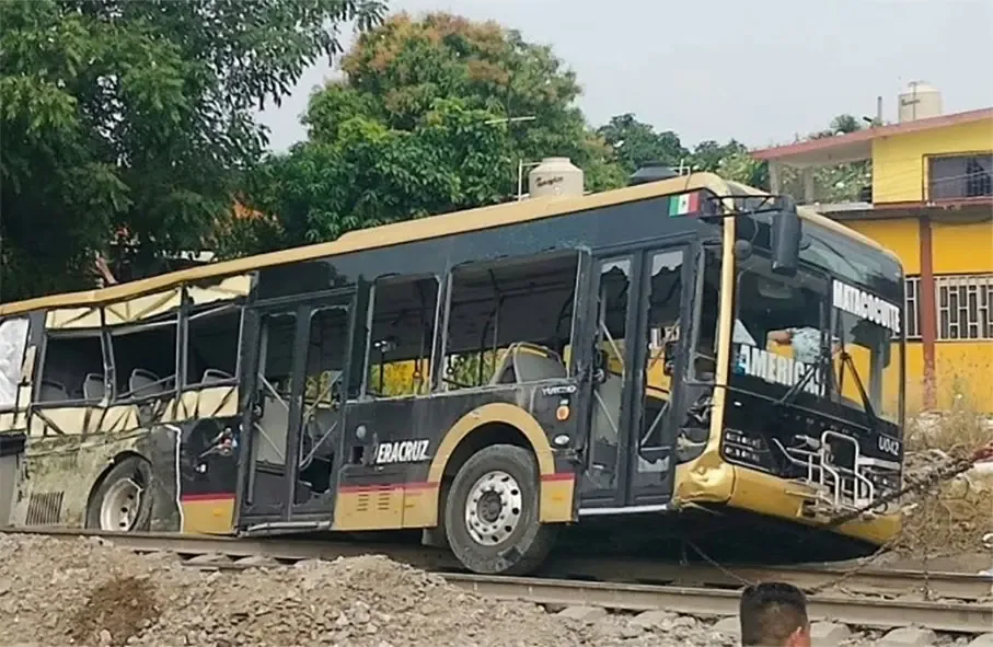 Los problemas operativos de los nuevos autobuses generan caos en el transporte público veracruzano.