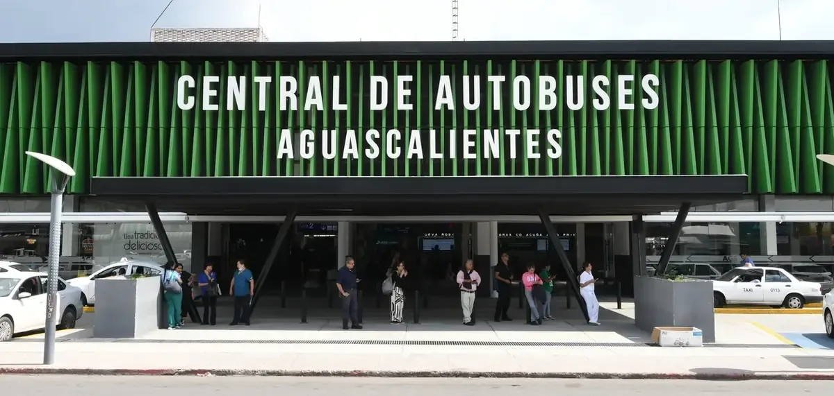 Los servicios a Jalisco y Michoacán regresan tras pausa por violencia en carreteras.